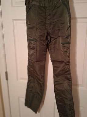 Men's Olive Green Cargo Pants with Multiple Zippered Pockets